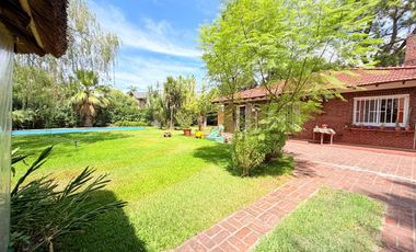 Casa en venta 3 amb. Barrio Los Rosales Canning