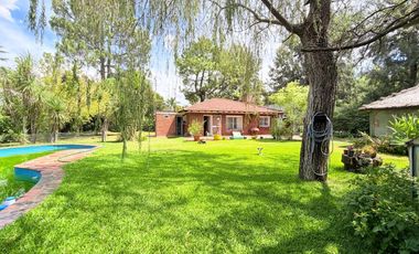 Casa en venta 3 amb. Barrio Los Rosales Canning