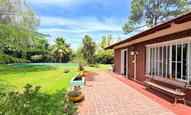 Casa en venta 3 amb. Barrio Los Rosales Canning
