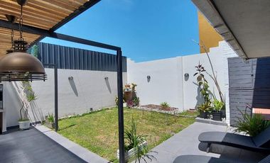 Casa de 5 ambientes con Fondo Libre y Parrilla - Villa Dominico