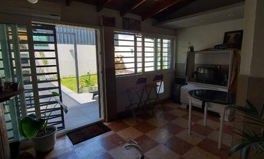 Casa de 5 ambientes con Fondo Libre y Parrilla - Villa Dominico