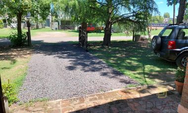 VENTA CASA 3 DORMITORIOS Y PILETA EN COUNTRY LOGARITMO (IBARLUCEA)