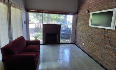 VENTA CASA 3 DORMITORIOS Y PILETA EN COUNTRY LOGARITMO (IBARLUCEA)