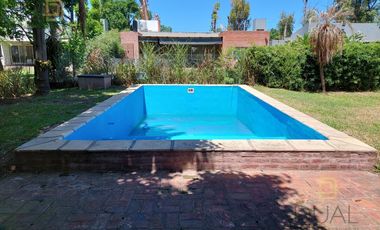 VENTA CASA 3 DORMITORIOS Y PILETA EN COUNTRY LOGARITMO (IBARLUCEA)