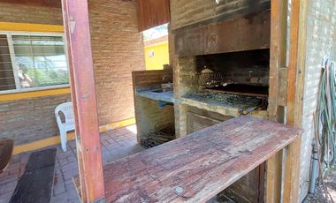VENTA CASA 3 DORMITORIOS Y PILETA EN COUNTRY LOGARITMO (IBARLUCEA)