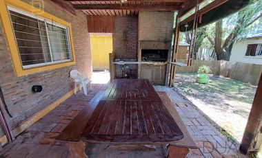 VENTA CASA 3 DORMITORIOS Y PILETA EN COUNTRY LOGARITMO (IBARLUCEA)
