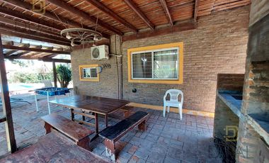 VENTA CASA 3 DORMITORIOS Y PILETA EN COUNTRY LOGARITMO (IBARLUCEA)