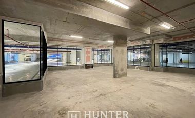 Local Comercial en Arriendo en Vespucio Sur / Renato Sanchez