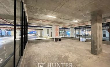 Local Comercial en Arriendo en Vespucio Sur / Renato Sanchez
