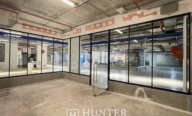 Local Comercial en Arriendo en Vespucio Sur / Renato Sanchez