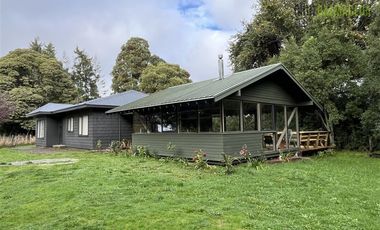 Casa en Arriendo en Amoblada en Puerto Rosales con acceso al Lago