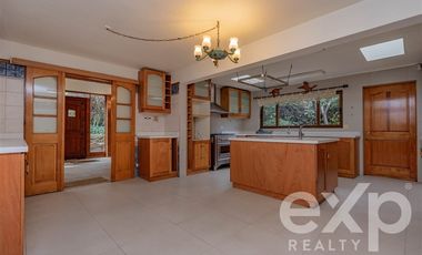 Casa en Venta en Avenida Central, Lo Cañas