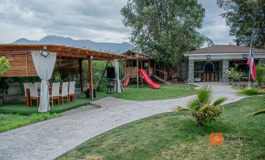 Se Vende Casa en Pirque | 400m² | Quincho Jacuzzi