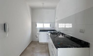Dúplex en Alquiler de 2 Dormitorios c/ Patio y Asador en Barrio Yapeyu