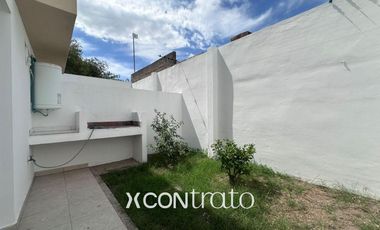Dúplex en Alquiler de 2 Dormitorios c/ Patio y Asador en Barrio Yapeyu