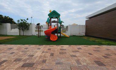 Casa en Venta en Lomas de la Rioja | Recámara en PB,Jardín y Alberca