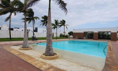 Casa en Venta en Lomas de la Rioja | Recámara en PB,Jardín y Alberca