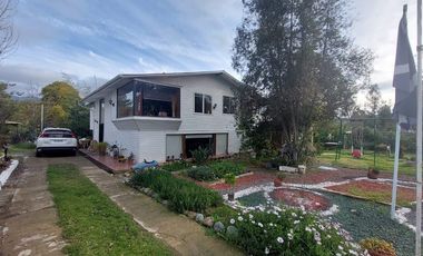 AMPLIA CASA EN ARRIENDO – IDEAL PARA EMPRESAS U OFICINAS
