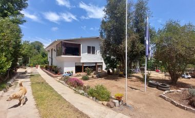 AMPLIA CASA EN ARRIENDO – IDEAL PARA EMPRESAS U OFICINAS