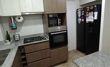 Casa en arriendo c/ estacionamiento en Peñablanca