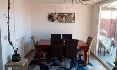 Casa en arriendo c/ estacionamiento en Peñablanca