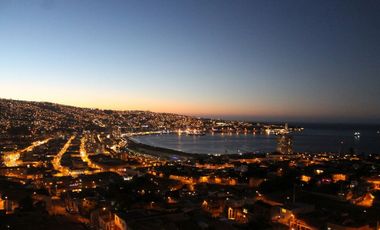 SE VENDE LINDO DEPTO CON HERMOSA VISTA A LA BAHIA Y PTO DE VALPARAISO