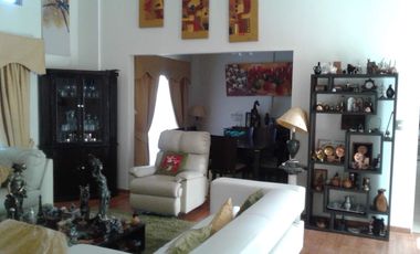 Vendo Casa Peuco, frente al Colegio Chuquicamata