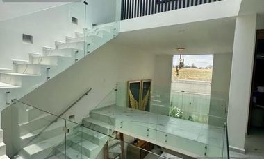 HERMOSA CASA EN VENTA EN LORETTA DOS, AL NORPONIENTE DE AGUASCALIENTES