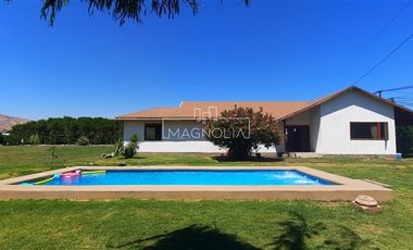 Casa en Venta en a pasos de vivero las rosas