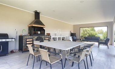 Casa en Venta en a pasos de vivero las rosas