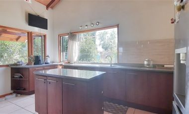 Casa en Venta en a pasos de vivero las rosas