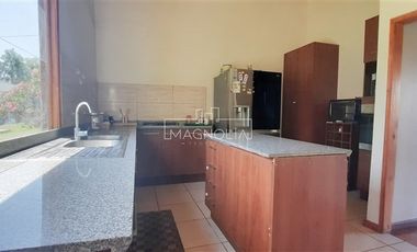 Casa en Venta en a pasos de vivero las rosas