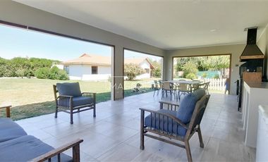 Casa en Venta en a pasos de vivero las rosas