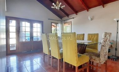 Casa en Venta en a pasos de vivero las rosas