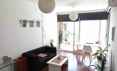 Va Urquiza, Sucre 4300 y Donado, 2 amb, 50m2, u$s 1,100 + servicios.