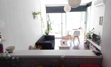 Va Urquiza, Sucre 4300 y Donado, 2 amb, 50m2, u$s 1,100 + servicios.