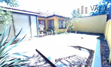 Venta de casa potencial uso comercial  Barrio El Tenis.