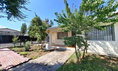 Casa en venta  en Avda Arturo Prat Machali