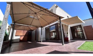 Hermosa casa en venta en  Costa Laguna