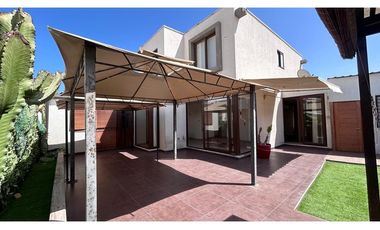 Hermosa casa en venta en  Costa Laguna