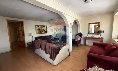 Amplia propiedad en excelente entorno residencial