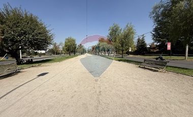 Amplia propiedad en excelente entorno residencial