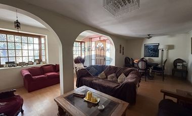 Amplia propiedad en excelente entorno residencial