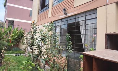 VENDO CASA EN ESQUINA, AVENIDA  ALEJANDRO BERTELLO, LIMITE PUEBLO LIBRE, CERCADO DE LIMA.