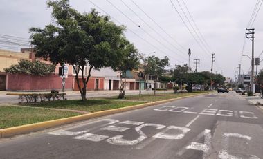 VENDO CASA EN ESQUINA, AVENIDA  ALEJANDRO BERTELLO, LIMITE PUEBLO LIBRE, CERCADO DE LIMA.