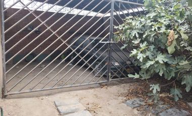 VENDO CASA EN ESQUINA, AVENIDA  ALEJANDRO BERTELLO, LIMITE PUEBLO LIBRE, CERCADO DE LIMA.