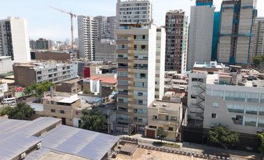 Departamento en venta en Cercado de Lima – 3 dormitorios frente al Castillo Rospigliosi