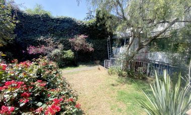 CASA EN VENTA EN EL PEDREGAL COMO TERRENO PARA REMODELAR