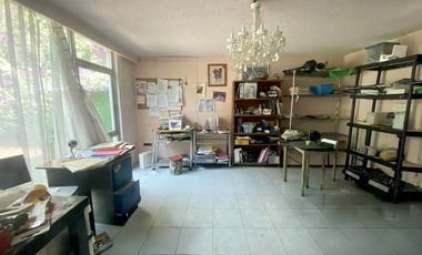 CASA EN VENTA EN EL PEDREGAL COMO TERRENO PARA REMODELAR