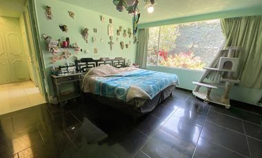 CASA EN VENTA EN EL PEDREGAL COMO TERRENO PARA REMODELAR